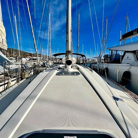 Magnific Sailboat Next To The Beach Bcn バダロナ エクステリア 写真
